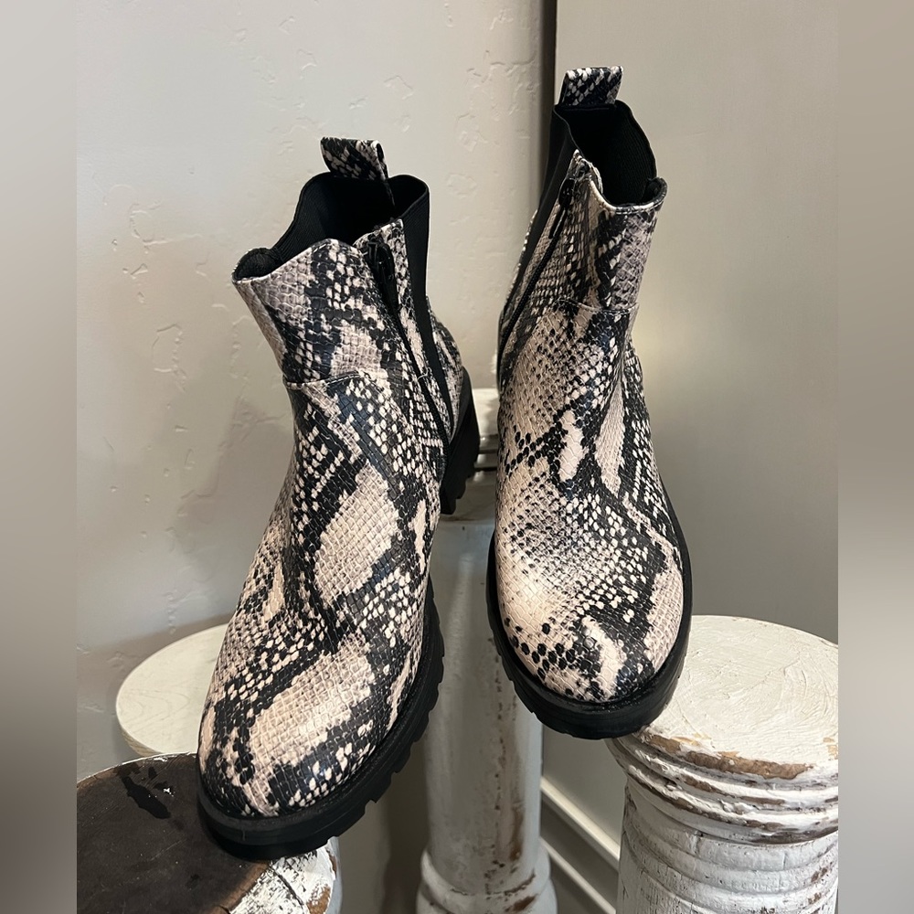 Snake skin ankle boots size 8 1/2